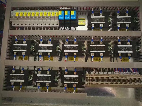 600_光伏电站直流电机正反转模块控制柜.jpg